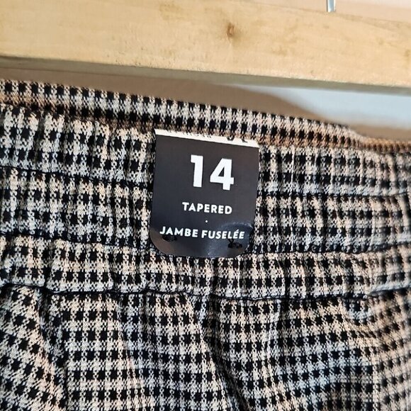 Reitmans Size 14 Black and White Patterned Tapered Pants - Picture 7 of 9
